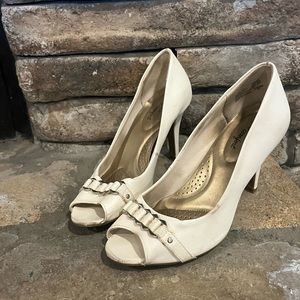 White peep toe heels size 8